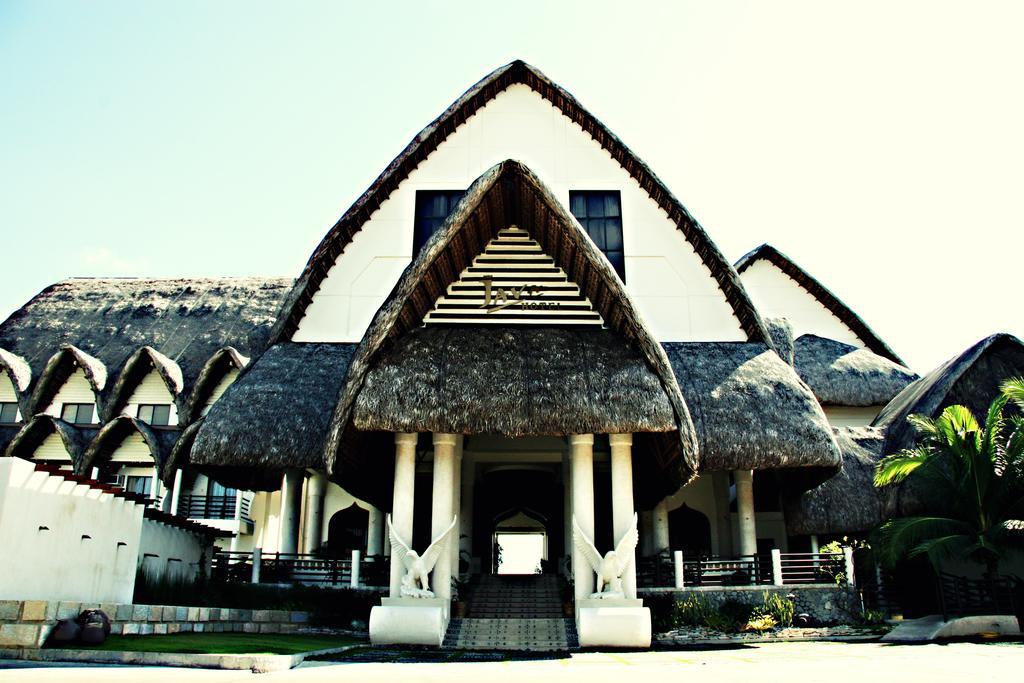 Java Hotel Laoag Exterior photo